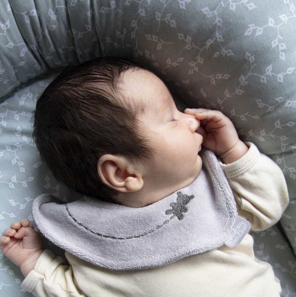 Baveta eleganta brodata BabyJem